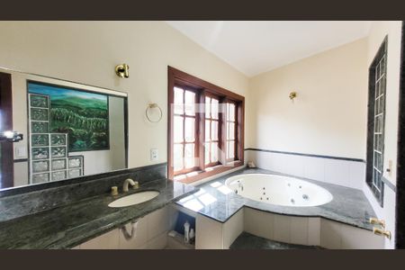 Casa de condomínio à venda com 400m², 5 quartos e 4 vagasBanheiro da Suíte master