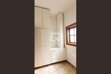 Casa de condomínio à venda com 400m², 5 quartos e 4 vagasLavanderia