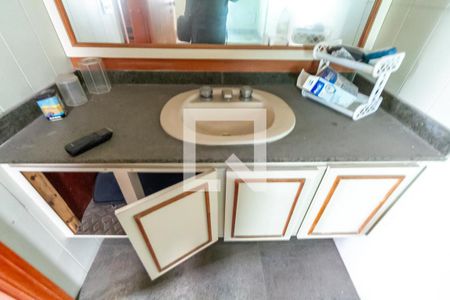 Apartamento à venda com 226m², 4 quartos e 3 vagas Apartamento à venda com 226m², 4 quartos e 3 vagasBanheiro da Suíte 2