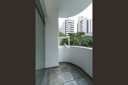 Apartamento à venda com 226m², 4 quartos e 3 vagas Apartamento à venda com 226m², 4 quartos e 3 vagasVaranda da Sala de Jantar