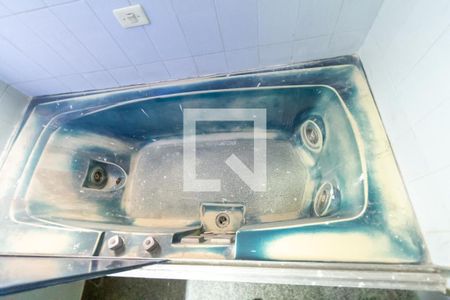 Apartamento à venda com 226m², 4 quartos e 3 vagas Apartamento à venda com 226m², 4 quartos e 3 vagasBanheiro da Suíte 1