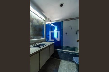 Apartamento à venda com 226m², 4 quartos e 3 vagas Apartamento à venda com 226m², 4 quartos e 3 vagasBanheiro da Suíte 1