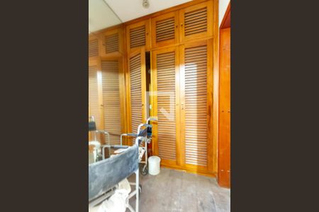 Apartamento à venda com 226m², 4 quartos e 3 vagas Apartamento à venda com 226m², 4 quartos e 3 vagasCloset da Suíte 1