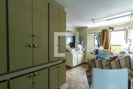 Apartamento à venda com 226m², 4 quartos e 3 vagas Apartamento à venda com 226m², 4 quartos e 3 vagasÁrea de Serviço