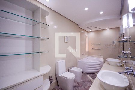 Apartamento à venda com 560m², 4 quartos e 5 vagas Apartamento à venda com 560m², 4 quartos e 5 vagasBanheiro do Quarto 4