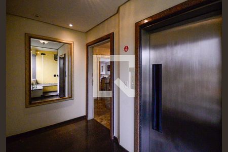 Apartamento à venda com 560m², 4 quartos e 5 vagas Apartamento à venda com 560m², 4 quartos e 5 vagasElevador Privativo