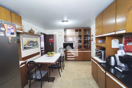 Casa de condomínio à venda com 185m², 6 quartos e 3 vagas Casa de condomínio à venda com 185m², 6 quartos e 3 vagasCozinha