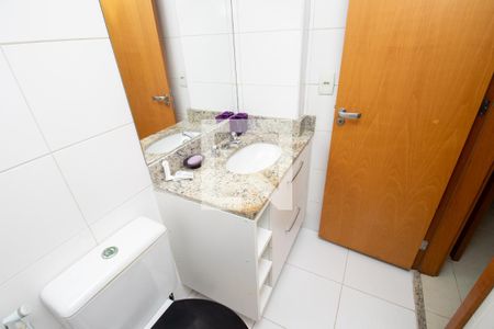Apartamento para alugar com 67m², 2 quartos e 1 vaga Apartamento para alugar com 67m², 2 quartos e 1 vagaBanheiro social