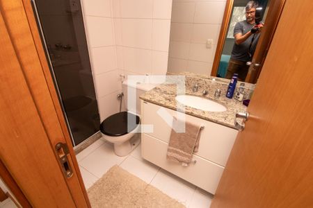 Apartamento para alugar com 67m², 2 quartos e 1 vaga Apartamento para alugar com 67m², 2 quartos e 1 vagaBanheiro social
