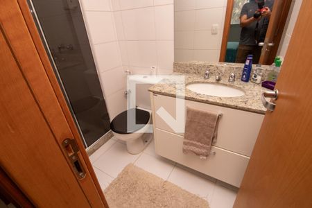 Apartamento para alugar com 67m², 2 quartos e 1 vaga Apartamento para alugar com 67m², 2 quartos e 1 vagaBanheiro social