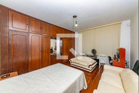 Apartamento à venda com 295m², 4 quartos e 4 vagas Apartamento à venda com 295m², 4 quartos e 4 vagasQuarto