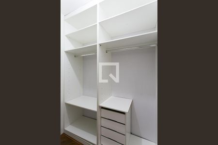 Apartamento à venda com 195m², 4 quartos e 2 vagas Apartamento à venda com 195m², 4 quartos e 2 vagasCloset da Suíte 1