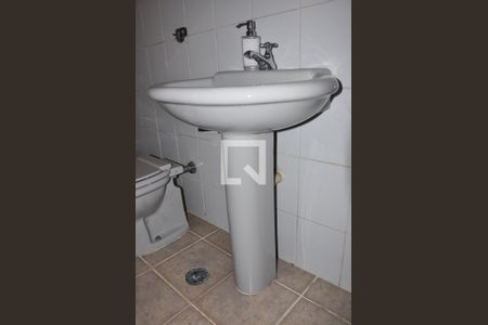 Casa à venda com 570m², 5 quartos e 6 vagasBanheiro na Área da Garagem