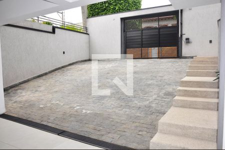 Casa à venda com 570m², 5 quartos e 6 vagasGaragem