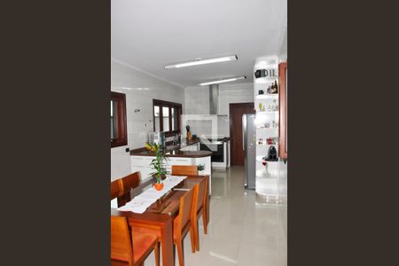 Casa à venda com 570m², 5 quartos e 6 vagasDetalhe - Cozinha