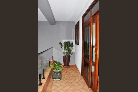 Casa à venda com 570m², 5 quartos e 6 vagasDetalhe - Varanda da Sala