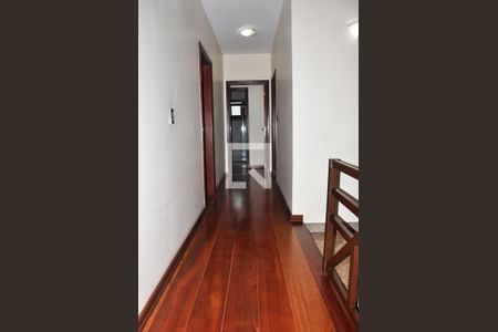 Casa à venda com 570m², 5 quartos e 6 vagasDetalhe - Corredor