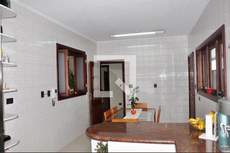 Casa à venda com 570m², 5 quartos e 6 vagasDetalhe - Cozinha