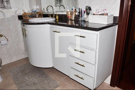 Casa à venda com 570m², 5 quartos e 6 vagasDetalhe - Suíte