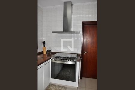 Casa à venda com 570m², 5 quartos e 6 vagasDetalhe - Cozinha