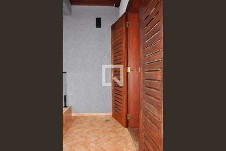 Casa à venda com 570m², 5 quartos e 6 vagasDetalhe - Varanda do Quarto 01 com Suíte