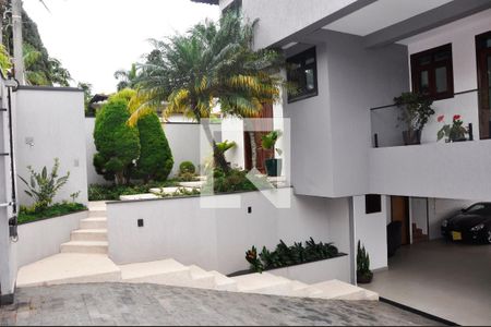 Casa à venda com 570m², 5 quartos e 6 vagasGaragem