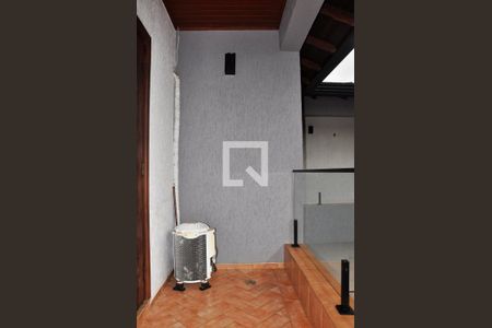 Casa à venda com 570m², 5 quartos e 6 vagasDetalhe - Varanda do Quarto 02 com Suíte