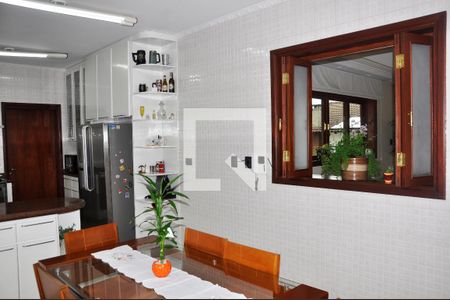 Casa à venda com 570m², 5 quartos e 6 vagasDetalhe - Cozinha