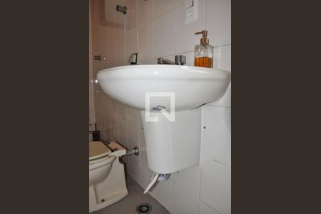 Casa à venda com 570m², 5 quartos e 6 vagasBanheiro na Área da Churrasqueira