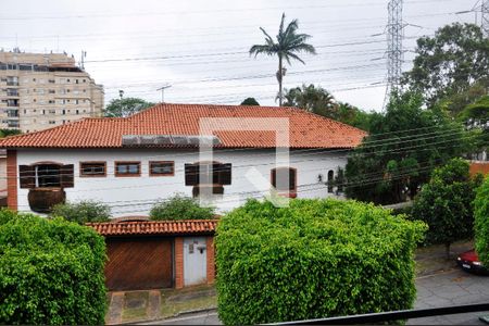 Casa à venda com 570m², 5 quartos e 6 vagasDetalhe - Vista da Varanda do Quarto 01 com Suíte