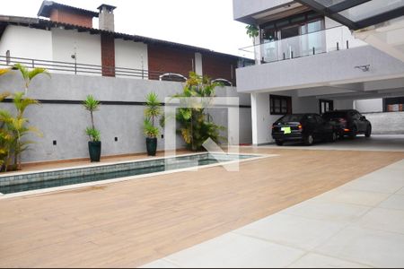 Casa à venda com 570m², 5 quartos e 6 vagasPiscina