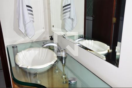 Casa à venda com 570m², 5 quartos e 6 vagasDetalhe - Suíte