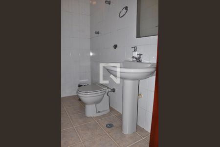 Casa à venda com 570m², 5 quartos e 6 vagasBanheiro na Área da Garagem