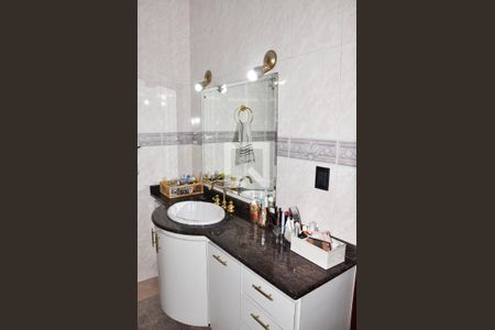 Casa à venda com 570m², 5 quartos e 6 vagasDetalhe - Suíte