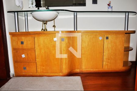 Casa à venda com 570m², 5 quartos e 6 vagasDetalhe - Suíte