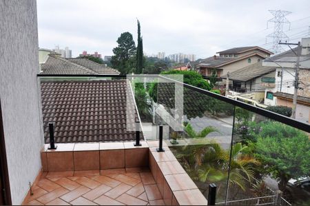 Casa à venda com 570m², 5 quartos e 6 vagasDetalhe - Varanda do Quarto 01 com Suíte