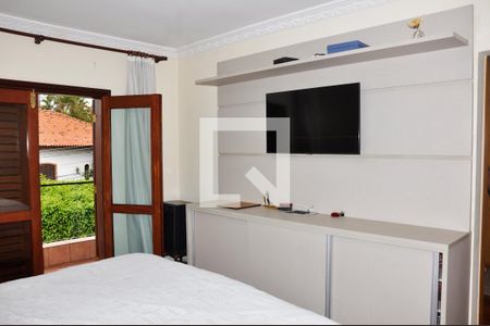 Casa à venda com 570m², 5 quartos e 6 vagasDetalhe - Quarto 01 com Suíte