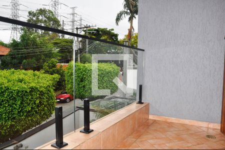 Casa à venda com 570m², 5 quartos e 6 vagasDetalhe - Varanda do Quarto 01 com Suíte