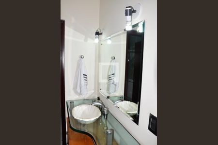 Casa à venda com 570m², 5 quartos e 6 vagasDetalhe - Suíte