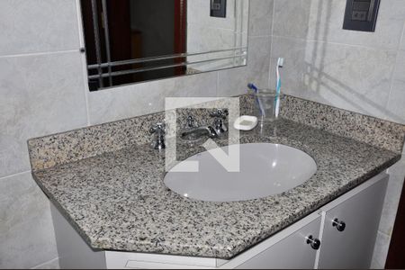 Casa à venda com 570m², 5 quartos e 6 vagasDetalhe - Suíte