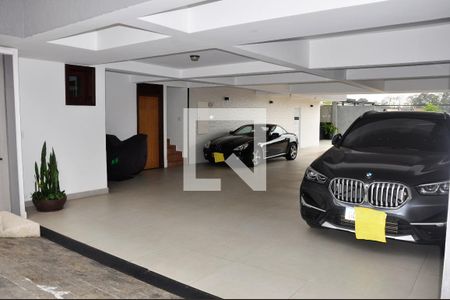 Casa à venda com 570m², 5 quartos e 6 vagasGaragem