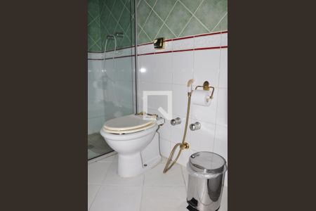 Casa à venda com 570m², 5 quartos e 6 vagasDetalhe - Suíte