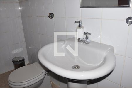 Casa à venda com 570m², 5 quartos e 6 vagasBanheiro na Área da Garagem