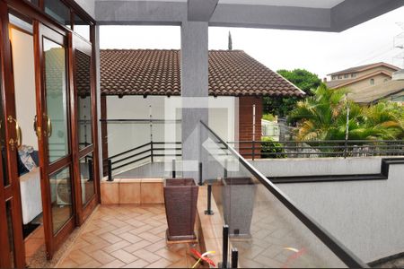 Casa à venda com 570m², 5 quartos e 6 vagasDetalhe - Varanda da Sala