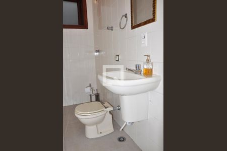 Casa à venda com 570m², 5 quartos e 6 vagasBanheiro na Área da Churrasqueira