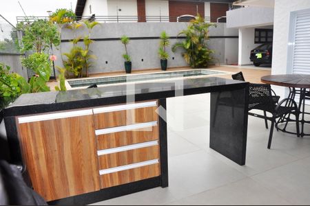 Casa à venda com 570m², 5 quartos e 6 vagasChurrasqueira