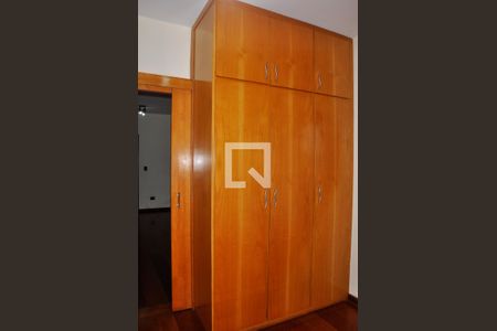 Casa à venda com 570m², 5 quartos e 6 vagasDetalhe - Closet