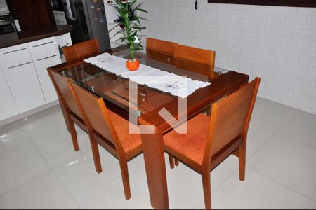 Casa à venda com 570m², 5 quartos e 6 vagasDetalhe - Cozinha