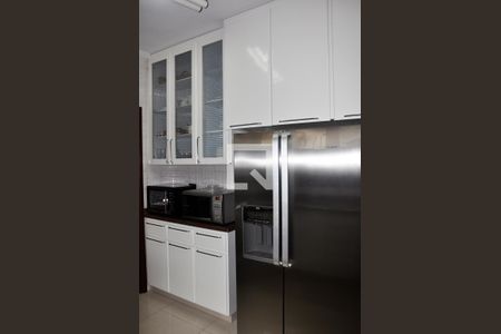 Casa à venda com 570m², 5 quartos e 6 vagasDetalhe - Cozinha