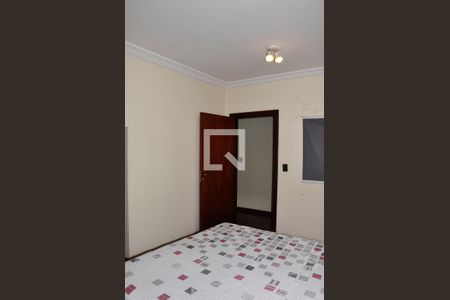 Casa à venda com 570m², 5 quartos e 6 vagasDetalhe - Quarto 03 com Suíte